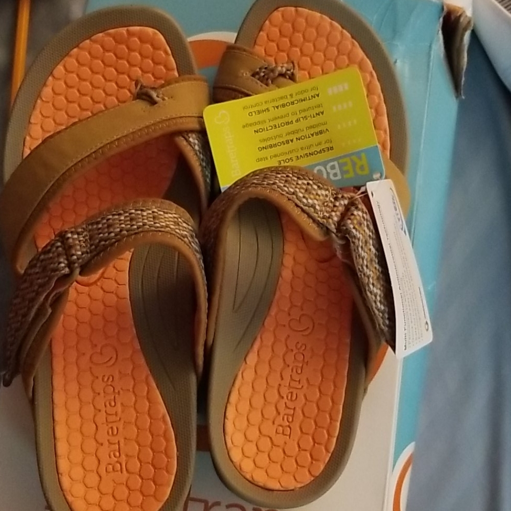 Baretraps sandals new with tags